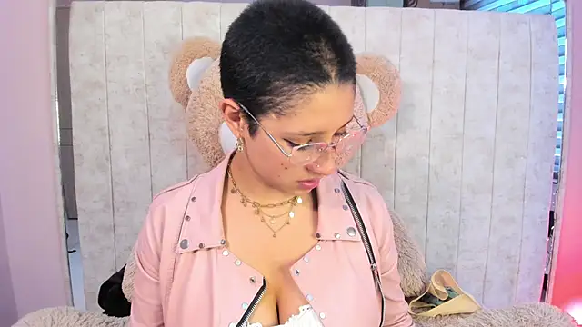 Elaine87  online show from October 4, 9:02 pm