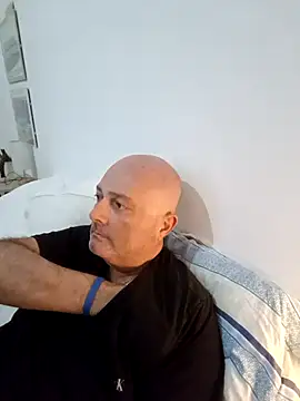 Alexis Bull online show from November 12, 4:40 pm