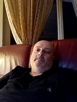 Alexis Bull online show from March 8, 11:30 pm