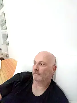 Alexis Bull online show from April 24, 1:13 pm