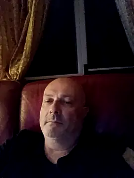 Alexis Bull online show from April 29, 11:00 pm