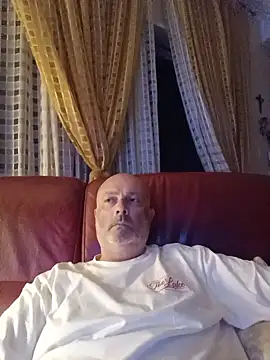Snapshot of Alexis_Bull chatting on July 23, 11:02 pm Alexis Bull online show from July 23, 11:02 pm
