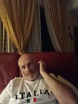 Snapshot of Alexis_Bull chatting on July 24, 9:46 pm Alexis Bull online show from July 24, 9:46 pm