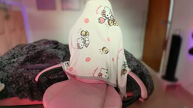 lunesweet online show from March 2, 9:54 pm