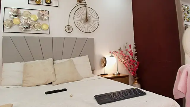 im eli1 online show from February 25, 7:34 pm