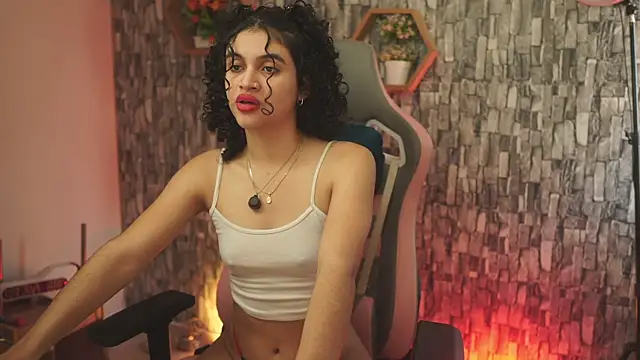 Snapshot of bonniie_98_ chatting on June 24, 7:24 pm bonniie 98 online show from June 24, 7:24 pm