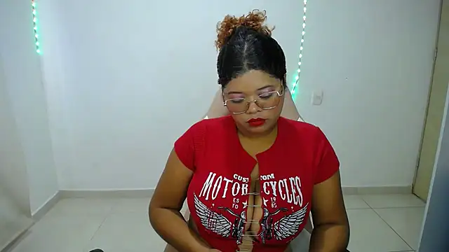 natalietits1 online show from December 3, 5:44 pm