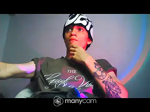 Snapshot of santihot089 chatting on October 12, 12:20 am santihot089 online show from October 12, 12:20 am