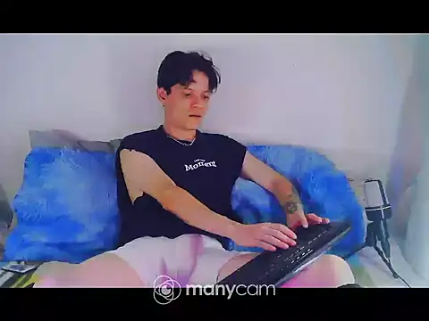 santihot089 online show from February 13, 9:00 pm