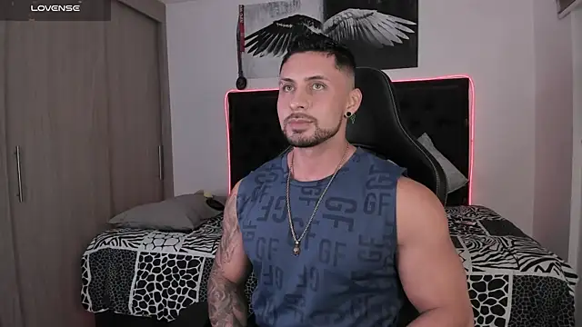 Snapshot of santi_aesthetic chatting on June 21, 2:47 am santi aesthetic online show from June 21, 2:47 am