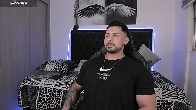 Snapshot of santi_aesthetic chatting on July 30, 3:05 am santi aesthetic online show from July 30, 3:05 am