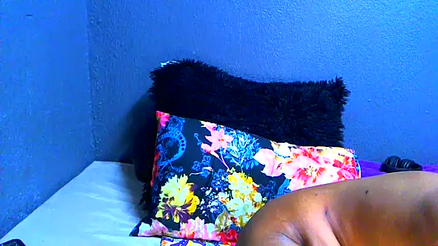 SMALLBOOBSXX online show from June 19, 5:12 am