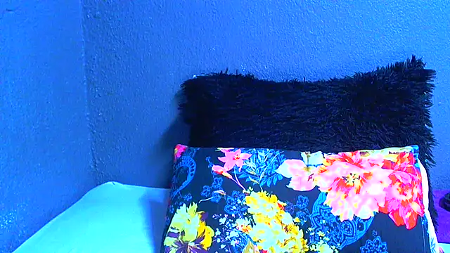 SMALLBOOBSXX online show from July 4, 5:13 am