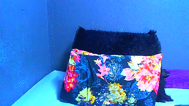 SMALLBOOBSXX online show from July 12, 5:31 am