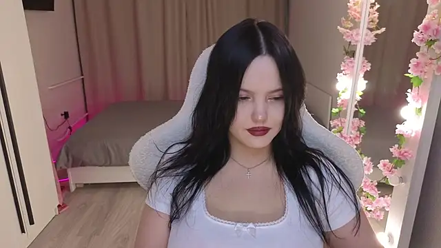 Betty  Davvis online show from November 21, 1:32 pm