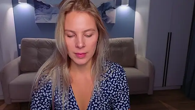 MelanieBennett online show from October 7, 6:10 am