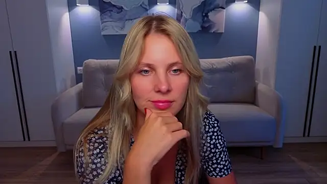 Snapshot of MelanieBennett chatting on June 29, 10:15 am MelanieBennett online show from June 29, 10:15 am