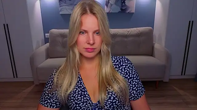 Snapshot of MelanieBennett chatting on July 11, 9:12 am MelanieBennett online show from July 11, 9:12 am