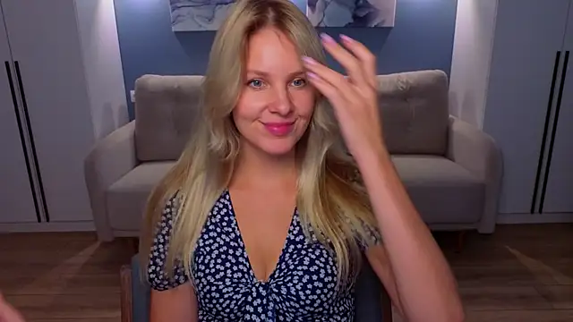 Snapshot of MelanieBennett chatting on July 14, 8:41 am MelanieBennett online show from July 14, 8:41 am