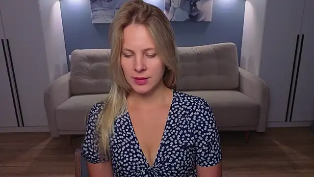 Snapshot of MelanieBennett chatting on July 21, 9:22 am MelanieBennett online show from July 21, 9:22 am