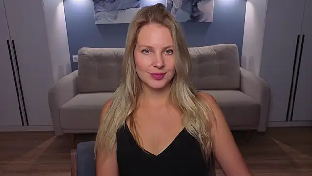 Snapshot of MelanieBennett chatting on July 28, 8:54 am MelanieBennett online show from July 28, 8:54 am