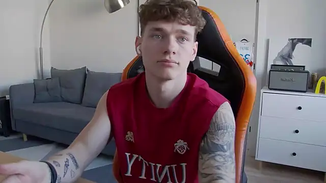 DanyDavis online show from May 6, 11:37 am