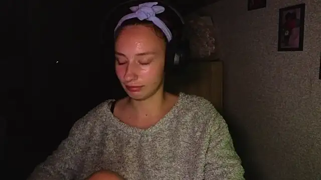 Snapshot of kristi_ginger chatting on October 9, 12:19 am kristi ginger online show from October 9, 12:19 am