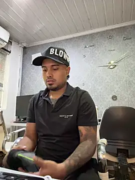 PapiStan online show from October 31, 2:18 pm