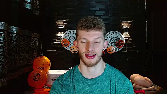 Snapshot of andrewxbi chatting on October 20, 4:07 pm andrewxbi online show from October 20, 4:07 pm