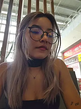 Pretty roxxyy online show from December 19, 1:29 pm