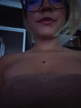 Pretty roxxyy online show from April 26, 11:19 am