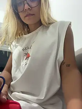Pretty roxxyy online show from June 30, 1:06 am