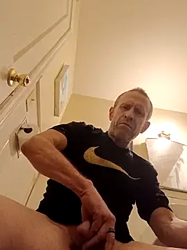 Snapshot of moasslicker chatting on March 20, 5:57 am moasslicker online show from March 20, 5:57 am