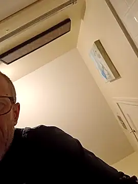 Snapshot of moasslicker chatting on March 20, 9:04 am moasslicker online show from March 20, 9:04 am