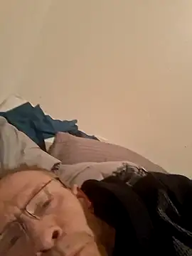 Snapshot of moasslicker chatting on December 16, 10:09 am moasslicker online show from December 16, 10:09 am