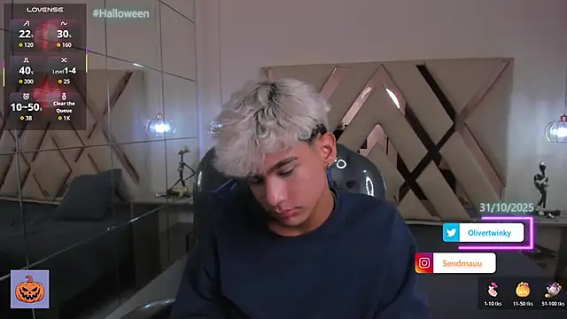 OliverTwinky online show from October 24, 2:24 pm