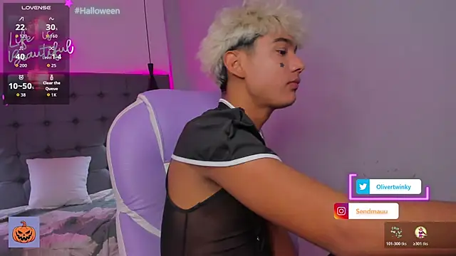 OliverTwinky online show from October 31, 1:45 pm