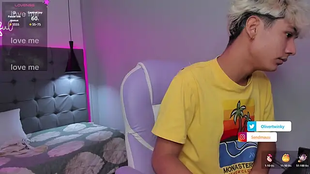 OliverTwinky online show from November 5, 2:55 am