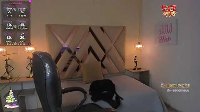 OliverTwinky online show from November 14, 1:43 pm