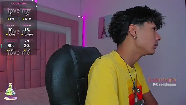 OliverTwinky online show from December 3, 1:31 pm