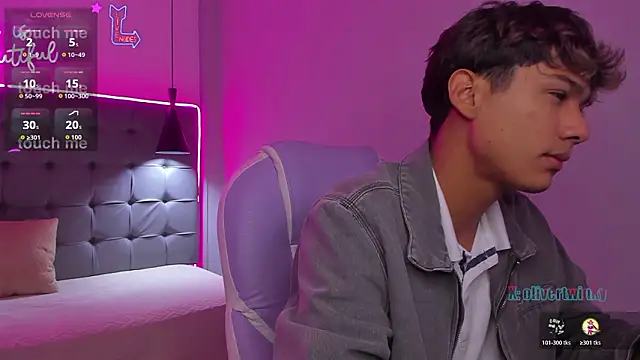 OliverTwinky online show from February 3, 2:11 pm