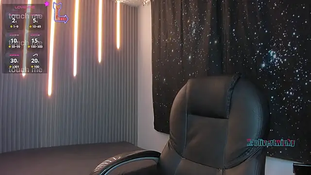 OliverTwinky online show from February 13, 2:13 pm