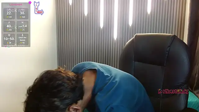 OliverTwinky online show from February 17, 9:21 pm