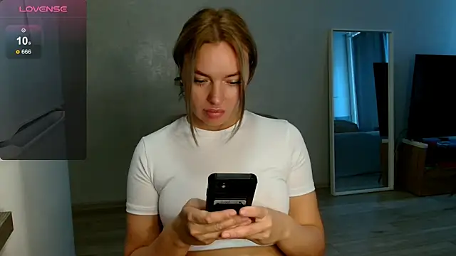 Eva   forever online show from October 7, 1:25 am