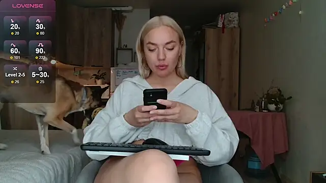 Snapshot of Eva___forever chatting on May 6, 3:24 am Eva forever online show from May 6, 3:24 am