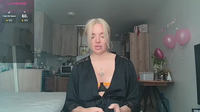 Snapshot of Eva___forever chatting on May 17, 9:17 am Eva forever online show from May 17, 9:17 am