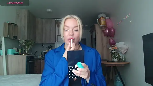 Snapshot of Eva___forever chatting on May 22, 5:03 am Eva forever online show from May 22, 5:03 am