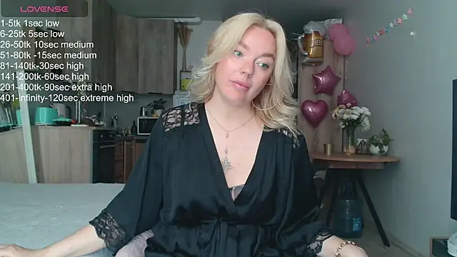 Snapshot of Eva___forever chatting on May 26, 5:47 am Eva forever online show from May 26, 5:47 am