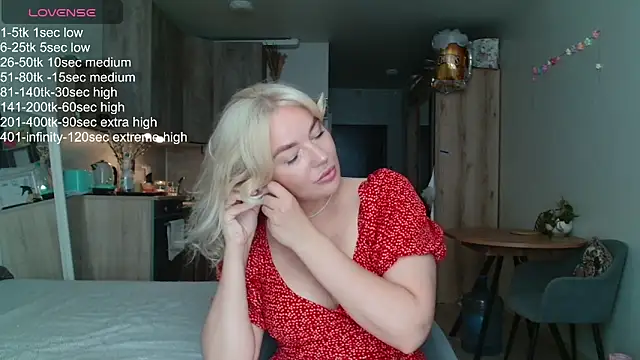 Snapshot of Eva___forever chatting on June 16, 8:28 am Eva forever online show from June 16, 8:28 am