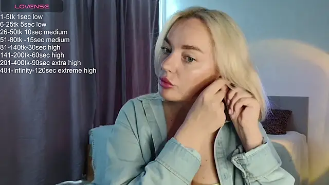 Snapshot of Eva___forever chatting on June 23, 9:29 am Eva forever online show from June 23, 9:29 am